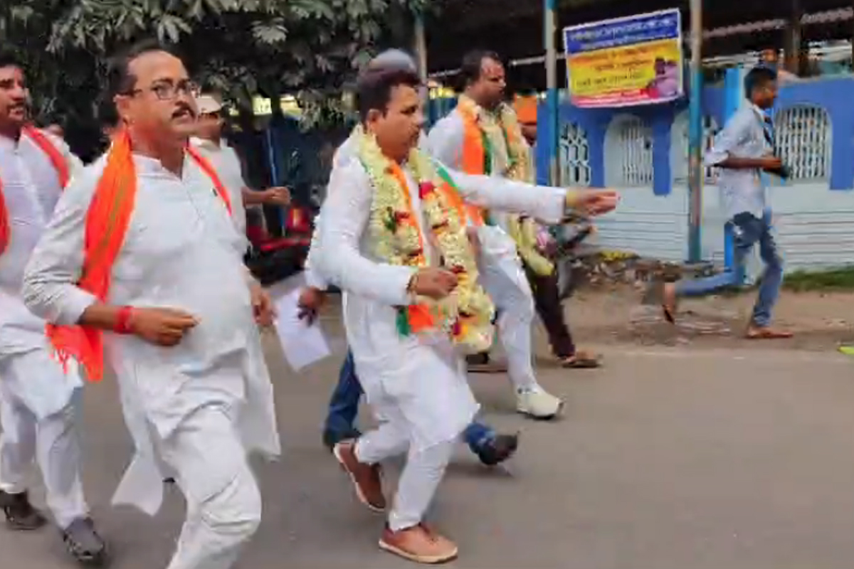 যানজটে জেরবার, মনোনয়ন জমা দিতে দৌড় লাগালেন বিজেপি প্রার্থীরা!