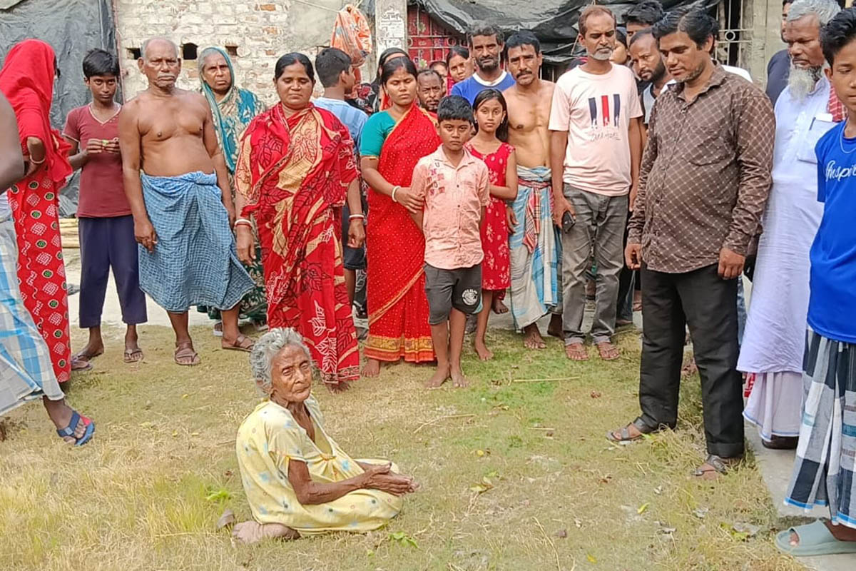 দৃষ্টিহীন ঠাকুমার ভোট দিল ৫ বছরের নাতি! বেনিয়মের অভিযোগে সরব মহিষাদলের তৃণমূল প্রার্থী