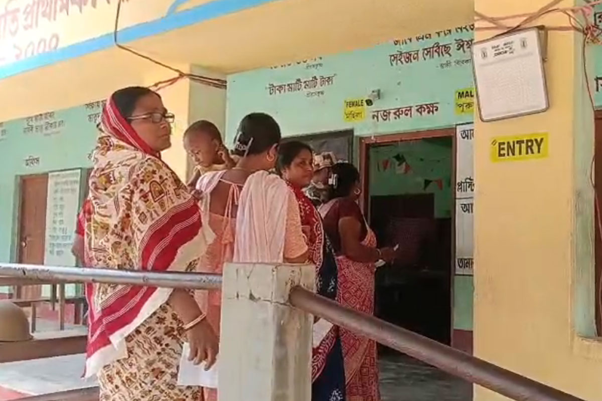 তিন দশকের আন্দোলনে জের, গ্রামের প্রাথমিক স্কুলে এবার ভোটকেন্দ্র, খুশিতে ভোট বাসিন্দাদের