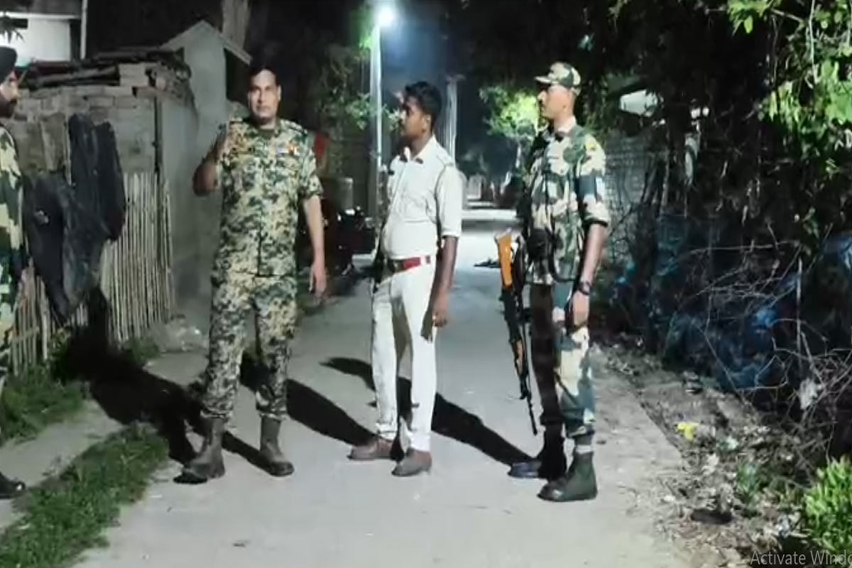 নওদায় তৃণমূল প্রার্থীকে লক্ষ্য করে বোমাবাজি! তড়িঘড়ি ‘অ্যাকশন টেকেন রিপোর্ট’ চাইল কমিশন