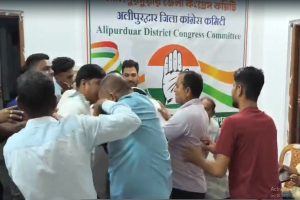 প্রার্থী অসন্তোষে জেলা কংগ্রেস দপ্তরে তালা! খুলতেই লাঠালাঠি-রক্তারক্তি আলিপুরদুয়ারে