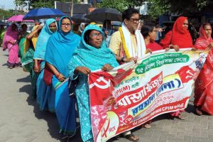 সরকারি পোশাকেই বামপ্রার্থী মোস্তাফিজুর রহমানের প্রচারে অঙ্গনওয়াড়ি কর্মীরা! কমিশনে যাচ্ছে তৃণমূল