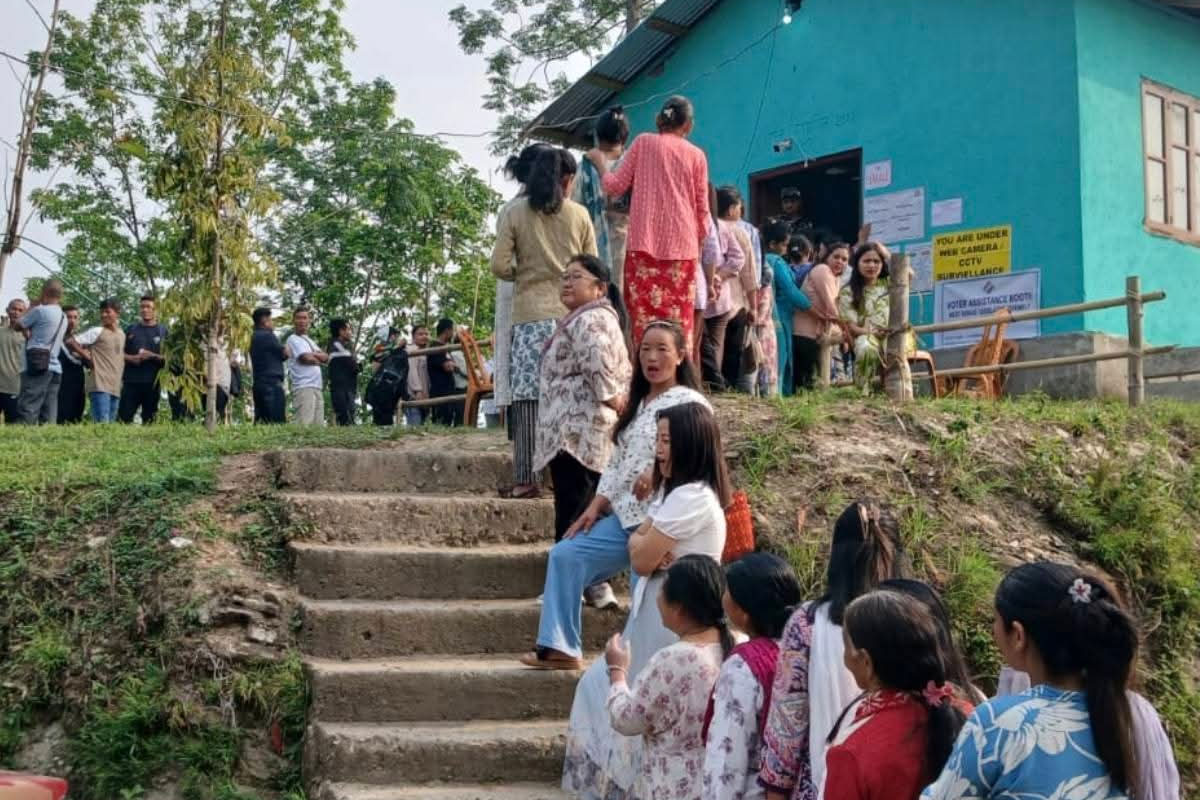 পাহাড়ে মহিলা ভোটারদের লম্বা লাইন, ‘মানুষের উচ্ছ্বাসে জয় নিশ্চিত’ দাবি গুরুংয়ের
