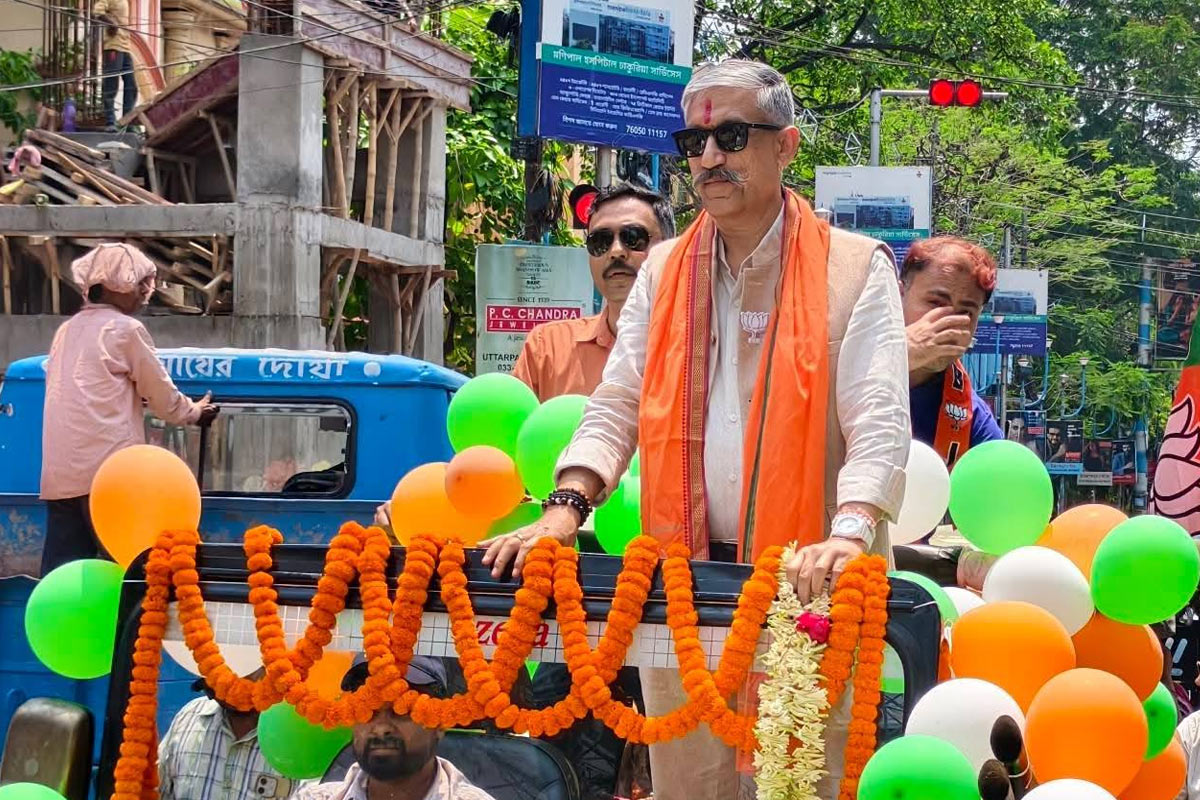 এনএসজির পোশাকে ‘র’ কর্তা বলে প্রচার! বিজেপি প্রার্থী দীপাঞ্জনকে নিয়ে ক্ষোভ প্রাক্তন কমান্ডো