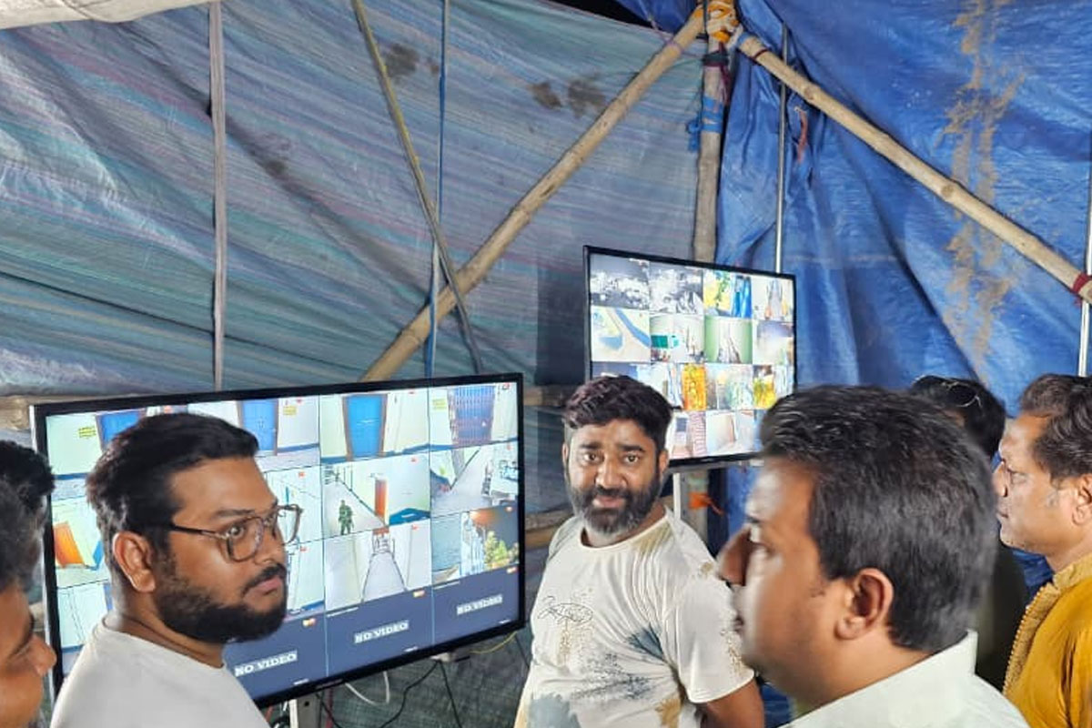 কমিশনে আস্থা নেই! স্ট্রংরুমে পাহারায় ডোমকলে সিসিটিভি লাগাল কং-তৃণমূল, সিপিএম