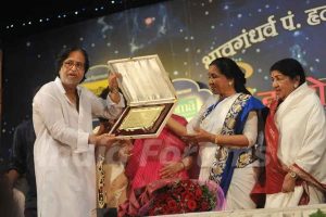 সুরসম্রাজ্ঞী লতা-আশাকে শ্রদ্ধার্ঘ্য, দুই বোনকে ভারতের সবচেয়ে বড় হাসপাতাল উৎসর্গ ভাই হৃদয়নাথের