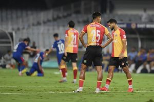 দশ জনে লড়ে বেঙ্গালুরুর সঙ্গে ড্র, ইস্টবেঙ্গলের খেতাবের লড়াই আরও কঠিন