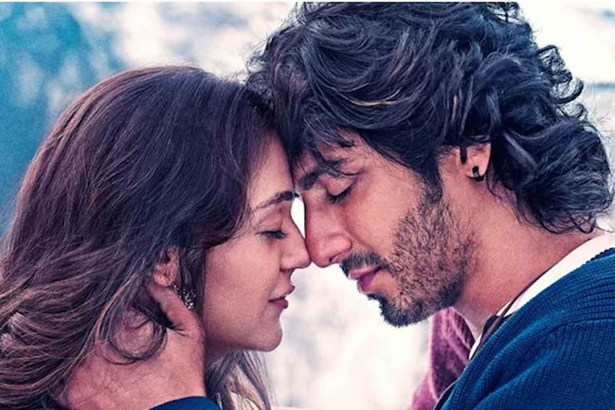 গোপনে ভ্রমণের প্ল্যান আহান-অনীতের? বিমানবন্দরে ক্যামেরা দেখেই এ কী করলেন! ভাইরাল ভিডিও