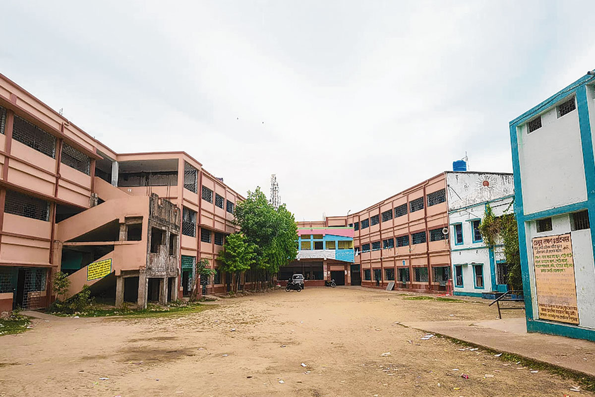 ভোটের বালাই, বাহিনীর থাকার ব্যবস্থা ফরাক্কার স্কুলে, ১১ হাজার পড়ুয়ার ‘ছুটি’
