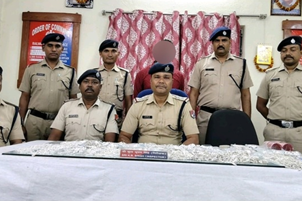 ভোটের আগে কড়া নজরদারি আরপিএফের, উদ্ধার প্রচুর রুপোর গয়না, গাঁজা