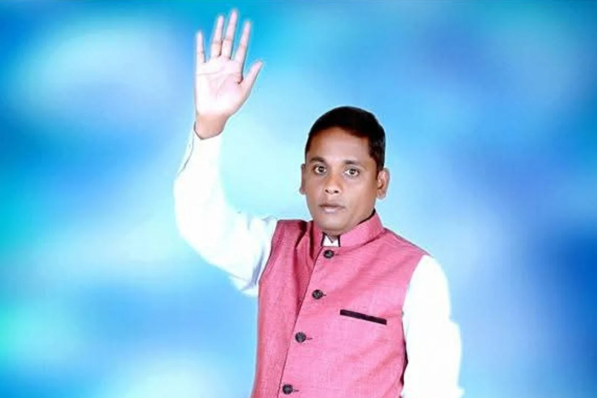 কংগ্রেস, বিজেপি-সহ তিন দলের হয়ে মনোনয়ন জমা! ‘দলবদলু’র কাণ্ড ঘিরে হতবাক আধিকারিকরা