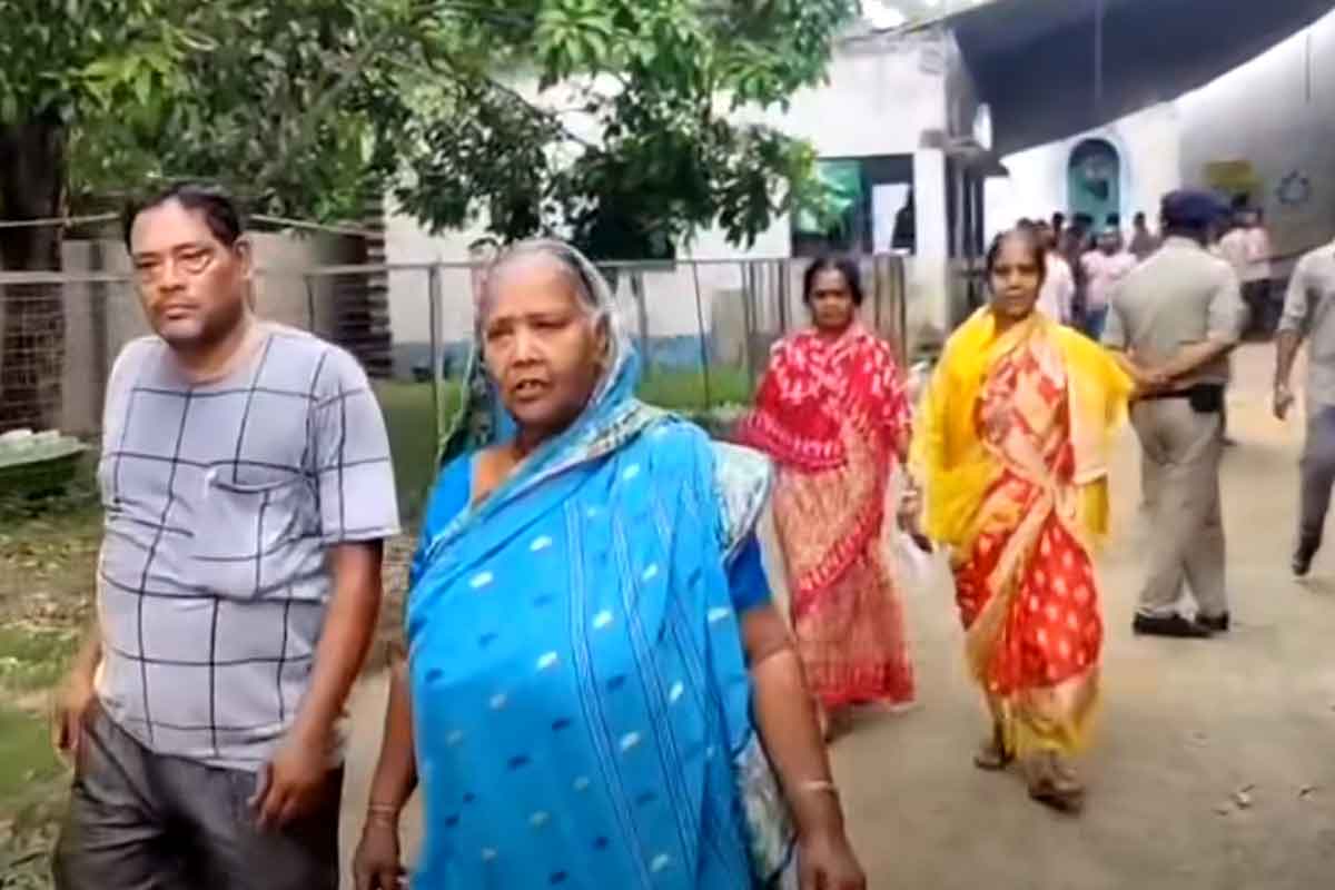 ‘স্বামীর মৃত্যুর বিচার চাই’, ভোট দিয়ে বললেন ওয়াকফ হিংসায় মৃত হরগোবিন্দ দাসের স্ত্রী