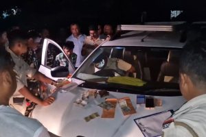 হুগলিতে গাড়ি থেকে উদ্ধার কাঁড়ি কাঁড়ি নোট! অসম থেকে টাকা এনে এলাকায় ছড়াচ্ছে বিজেপি?