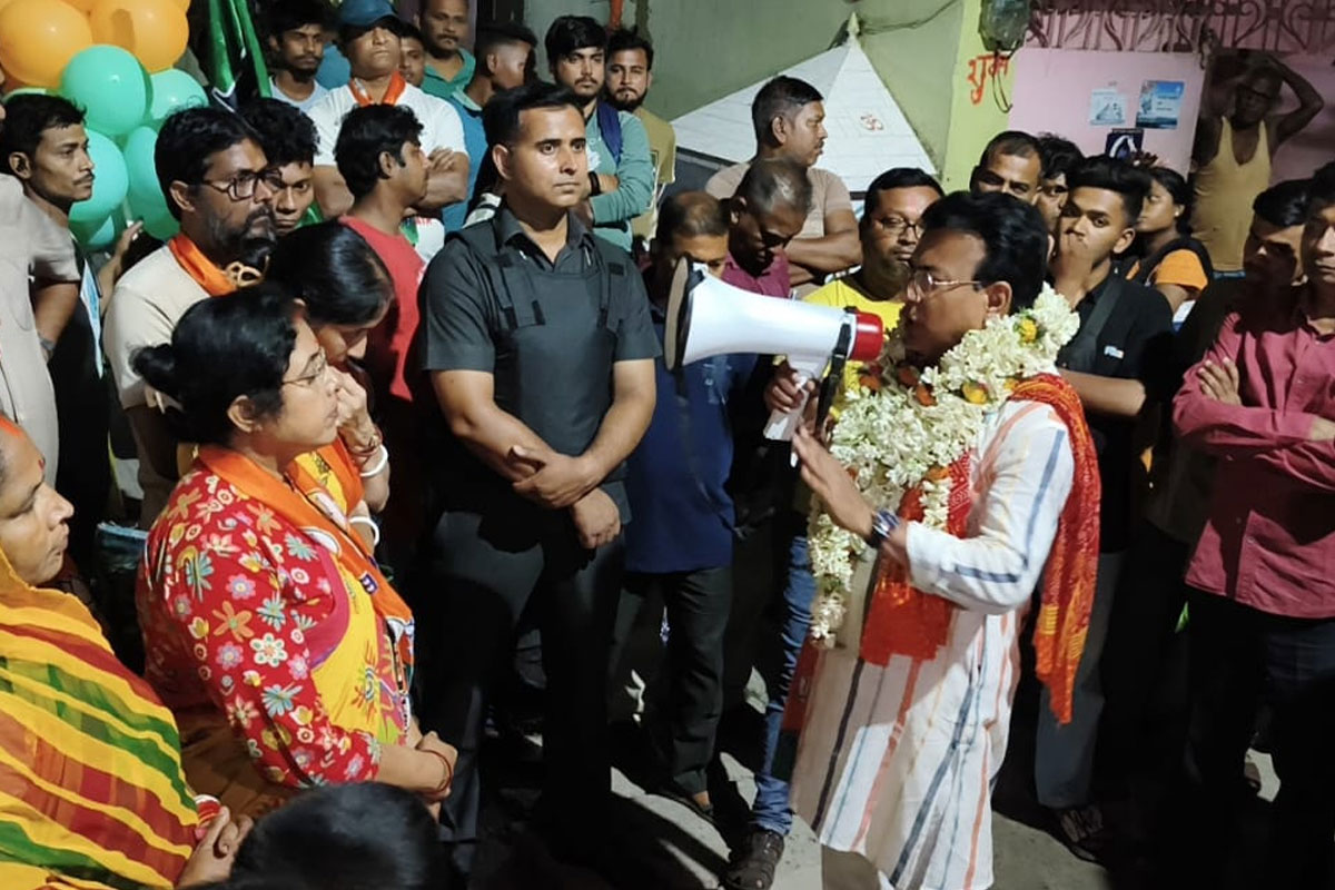 মধ্য হাওড়ায় প্রচারে তৃণমূল প্রার্থী অরূপ রায়।