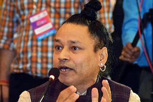 ‘শচীনকে বলবেন ছক্কা মেরে দেখাতে?’, অনুষ্ঠানে আচমকাই কেন মেজাজ হারালেন কৈলাস খের?
