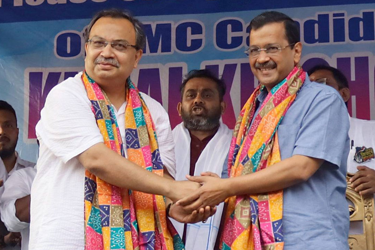 দেশ বাঁচাতে তৃণমূলকে ভোট দিন কং-বামেরা, কুণালের হয়ে প্রচারে আহ্বান কেজরির