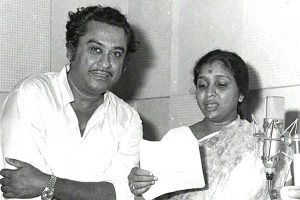 প্রথমে ভয় পেতেন, পরে কিশোরকুমারের সঙ্গেই আইকনিক পার্টনারশিপ আশা ভোঁসলের