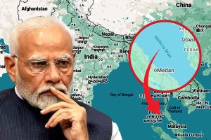 দানবের দুর্বল স্নায়ুতে আঘাত, আমেরিকার ‘উরুভঙ্গে’ ইরানের গদা ‘হরমুজ’, ভারতের রণনীতি কী?