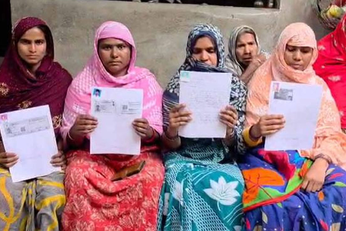 বাংলা বলায় ফের বিজেপিশাসিত রাজ্যে আটক মালদহের ১৭ শ্রমিক! ভোট দিতে ফিরছিলেন বাড়ি