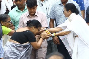 বিজেপির মাইক ‘তাণ্ডবে’ পণ্ড সভা, কথা রেখে সেই চক্রবেড়িয়াতেই পদযাত্রা মমতার