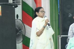 মাছে ভাতে নির্বাচন! মাছ উৎপাদন নিয়ে তোপ মোদির, মমতা বললেন, ‘বাংলা স্বাবলম্বী’