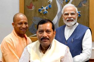 পাথর ছেড়ে মোদি-যোগীর উপাসনার নিদান, বিতর্ক দানা বাঁধতেই সাফাই দিলেন বিজেপি বিধায়ক