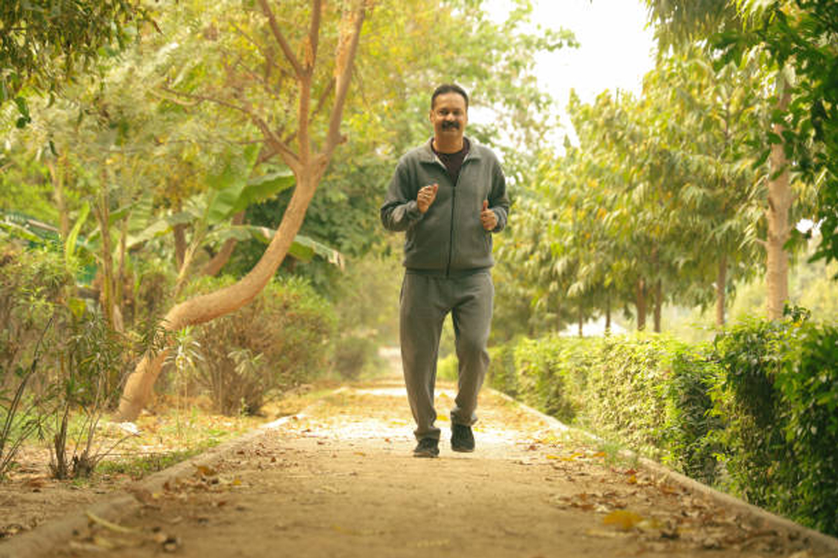 Morning walk in summer heatwave with health tips to stay safe outdoors
