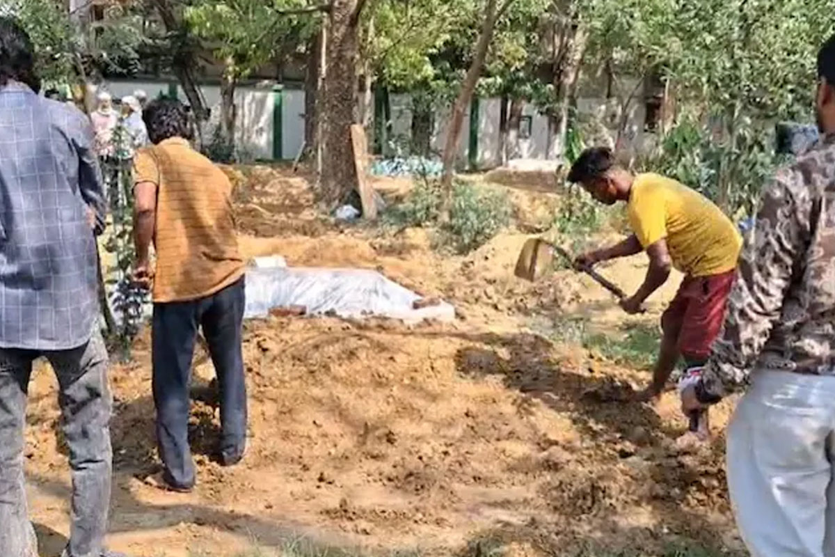 বিলাসবহুল জীবনযাত্রায় বাধা, মাকে খুনের পর ডিপ ফ্রিজে দেহ রাখল কিশোরী!