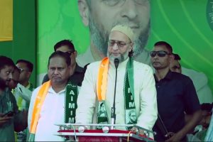 উন্নয়নের মোড়কে মেরুকরণের চেষ্টা ওয়েইসি-হুমায়ুনের! ইস্তেহার প্রকাশ আম জনতা উন্নয়ন পার্টির