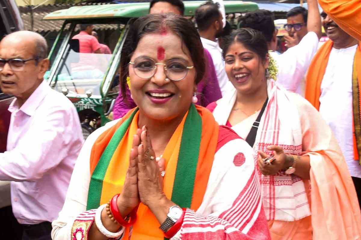 হাজরা মোড়ে উত্তেজনা, পাপিয়া অধিকারীর মনোনয়ন ঘিরে মুখোমুখি তৃণমূল-বিজেপি