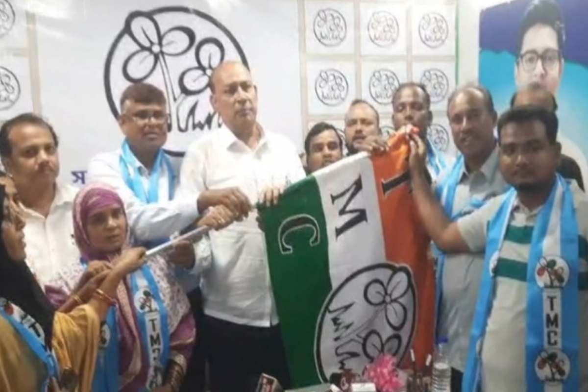 ভোটের আগে শক্তিবৃদ্ধি, উলুবেড়িয়ায় মন্ত্রী পুলক রায়ের হাত ধরে তৃণমূলে ১১ পঞ্চায়েত সদস্য