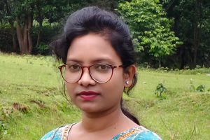 টালির ঘরে থেকে JRF, ৫ কিমি সাইকেল চালিয়ে স্কুলে! কৃষক পরিবারের আদিবাসী তরুণীর সার্থক লড়াই