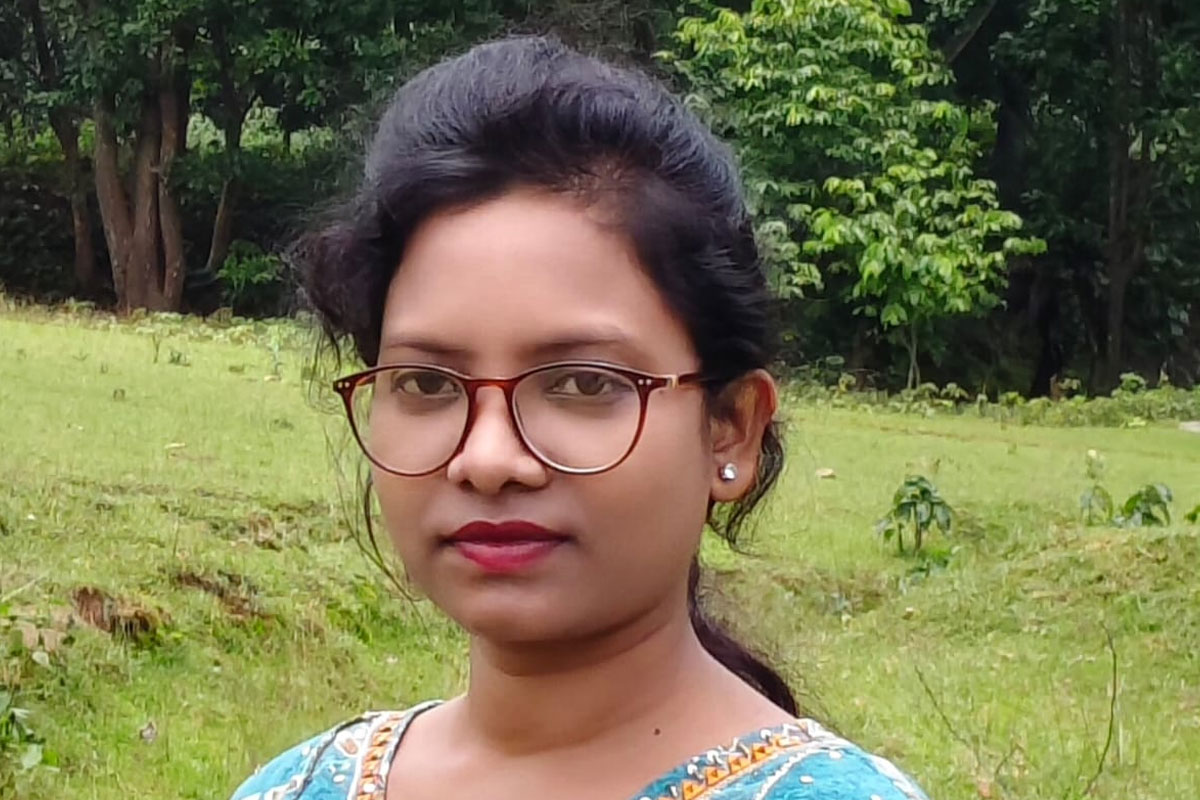 টালির ঘরে থেকে JRF, ৫ কিমি সাইকেল চালিয়ে স্কুলে! কৃষক পরিবারের আদিবাসী তরুণীর সার্থক লড়াই