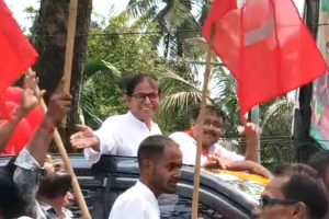 সেলিমের রোড শোয়ে ‘জয় বাংলা’! তৃণমূলকে ‘থামস্ ডাউন’ দেখিয়ে কী বললেন বাম নেতা?