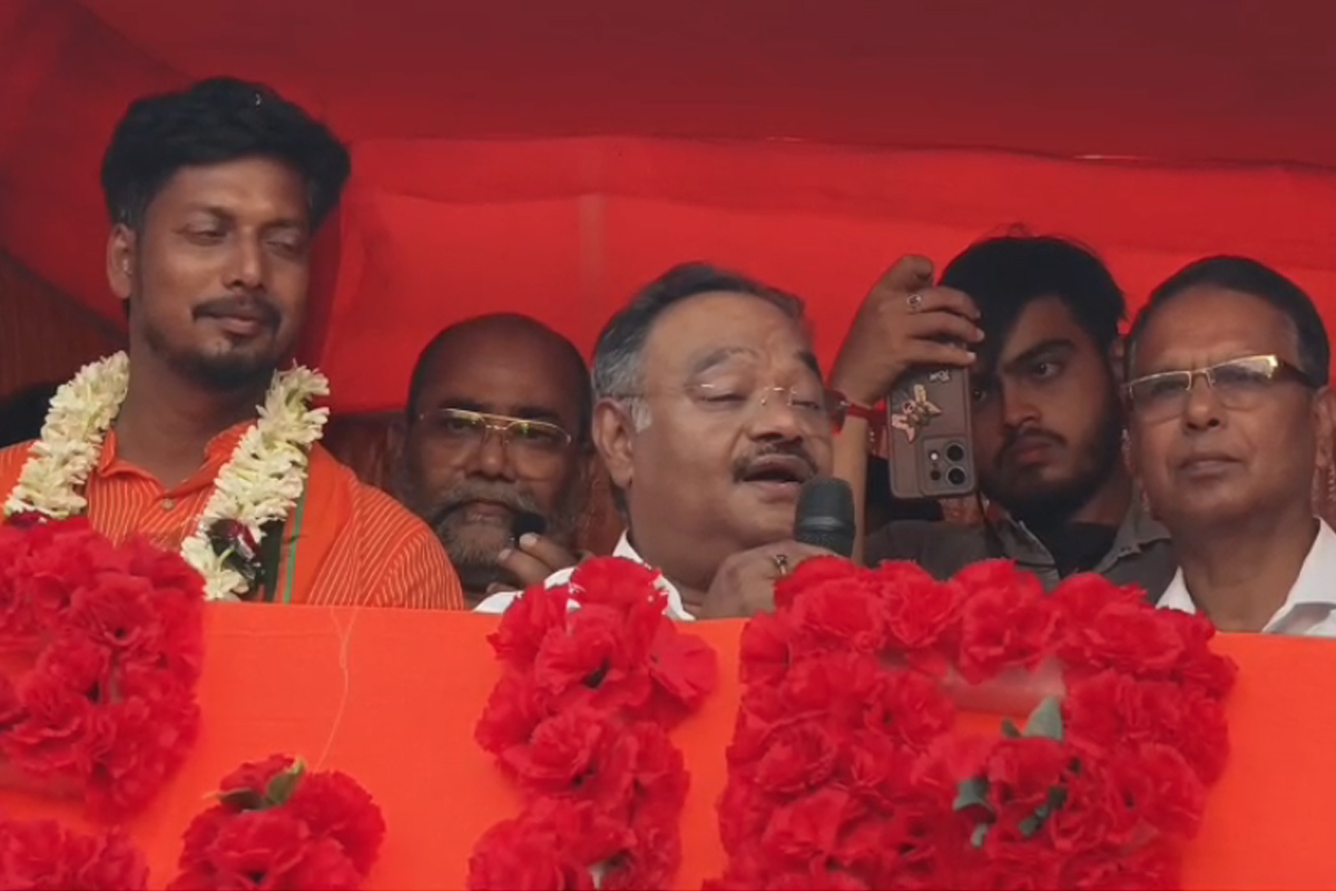 ‘বাংলায় বাবরের সরকার চলছে, ছেলে বানাচ্ছেন বাবরি মসজিদ’, হুমায়ুনের তৃণমূল-যোগ বোঝাতে ব্যস্ত শমীক!