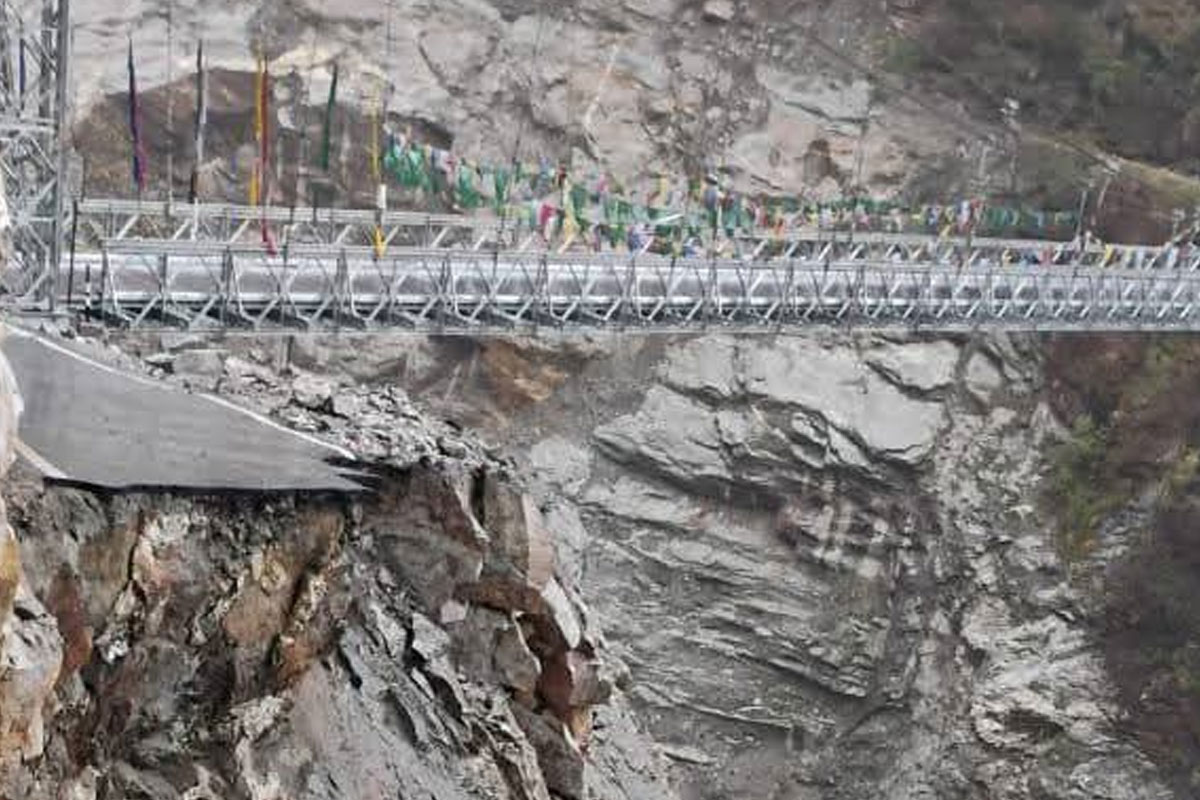 Landslide in North Sikkim, hundreds of tourists stranded in Lachen