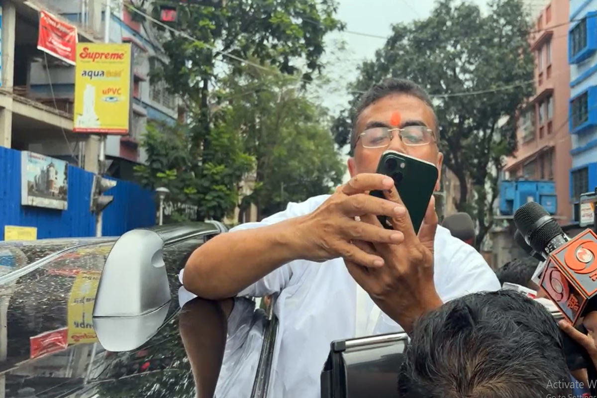 কালীঘাটে শুভেন্দুর দৌড়! ‘চোর’ স্লোগান শুনেই ফোন বাহিনীকে, প্রভাবিত করার অভিযোগ কাজরী বন্দ্যোপাধ্যায়ের