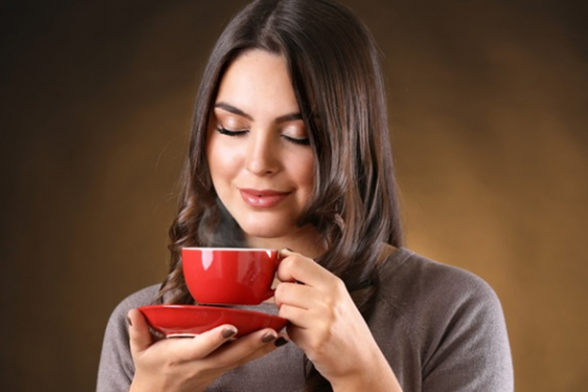 drinking tea coffee on empty stomach health risks dehydration acidity heart