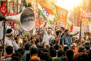 থিম সং-এ ভোটবঙ্গের পারদ চড়ছে, গানের ‘অকালবোধন’ জন্ম দিচ্ছে নতুন অর্থনীতির