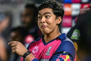 ‘ব্যর্থ’ হয়েও আইপিএলে ইতিহাস! রান না পাওয়ার দিনে জোড়া নজির গড়ল বৈভব