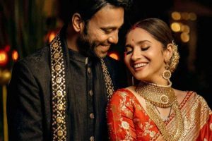 দুই থেকে তিন হচ্ছেন ভিকি-অঙ্কিতা! বেবি বাম্প উঁকি মারতেই নেটভুবনে জোর গুঞ্জন
