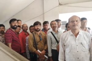 ৭০০ ভোটদাতার জন্য একটিমাত্র কাউন্টার! শুভেন্দুর জেলায় ভোটগ্রহণে অব্যবস্থায় চরমে ক্ষোভ