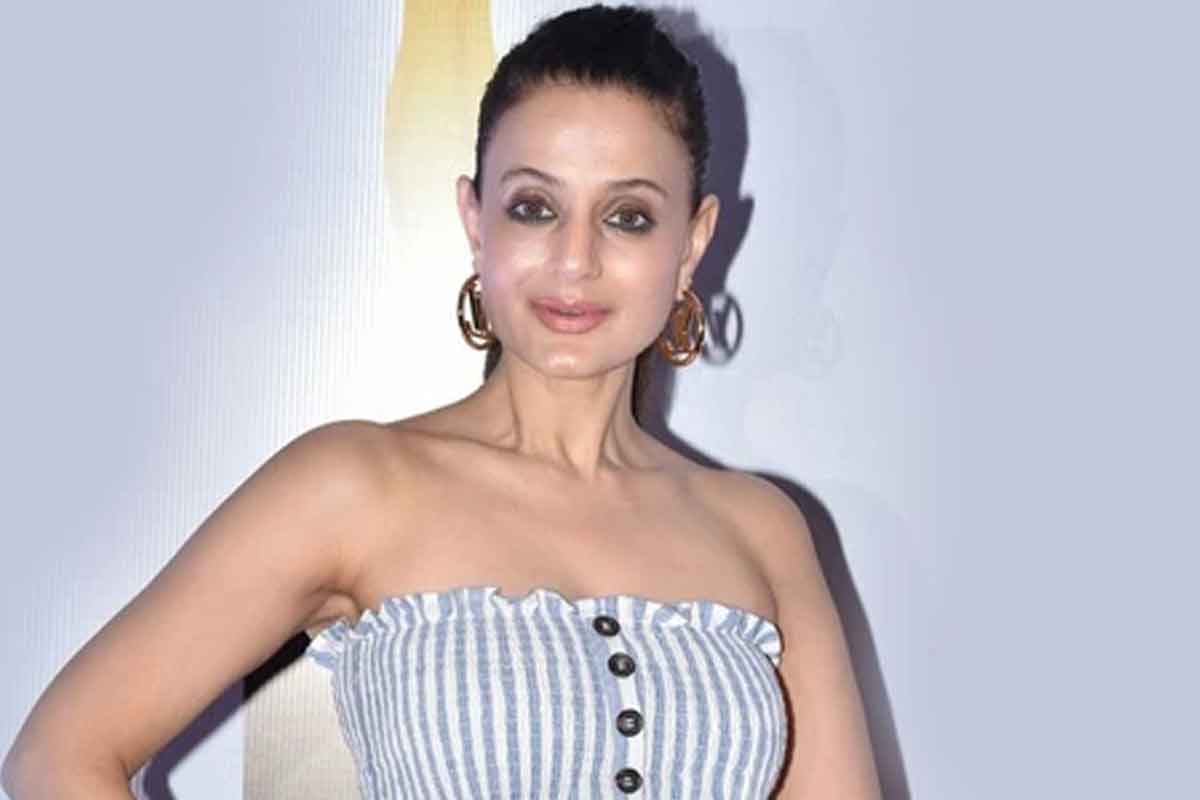 Ameesha Patel speaks about her politically active family and Indira Gandhi connection