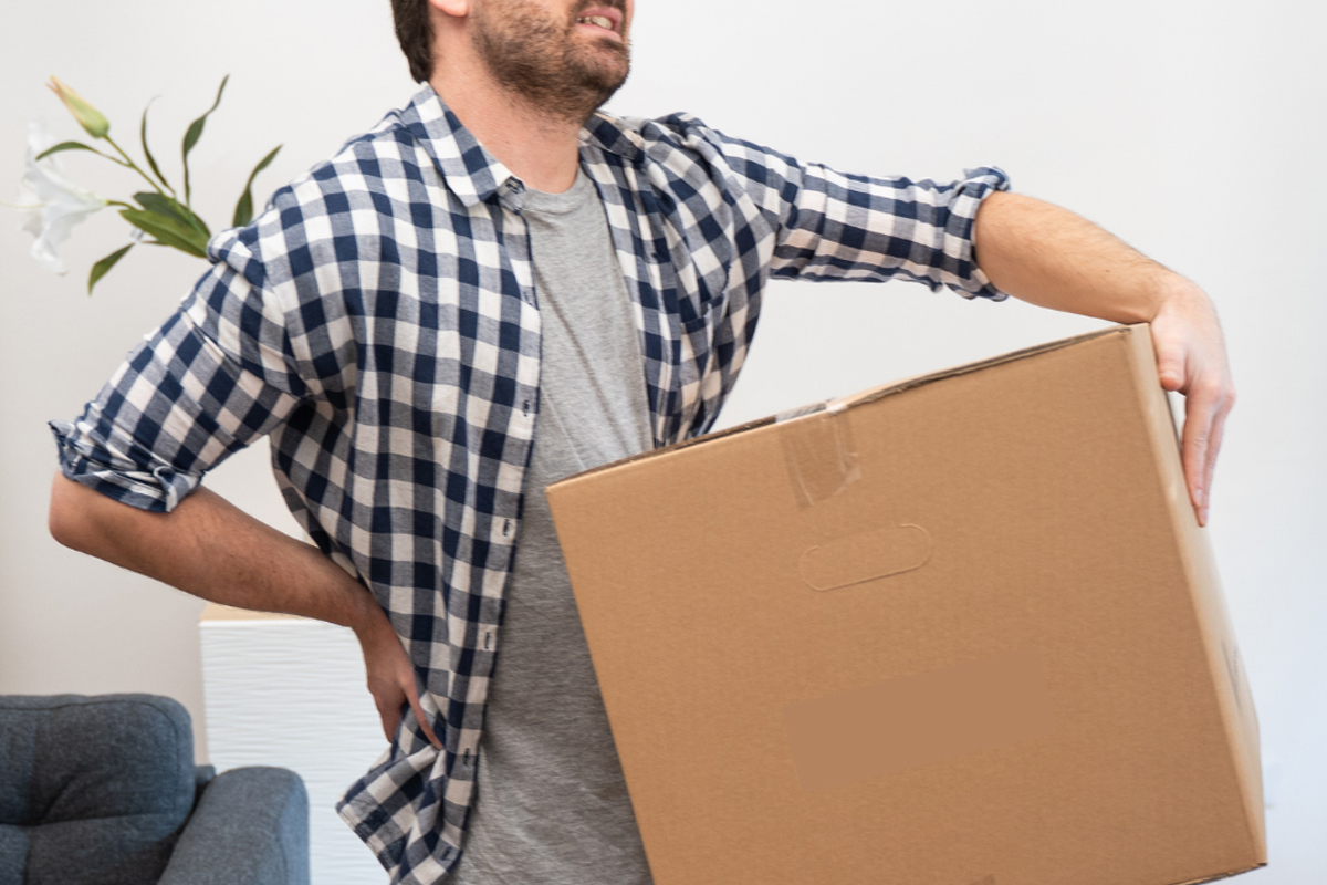 heavy lifting hernia cancer risk men warning symptoms explained