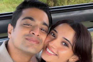 প্রেমিকাকে কোলে নিয়ে সম্পর্কে সিলমোহর, রণবীর এলাহাবাদিয়ার মনের মানুষকে চেনেন?