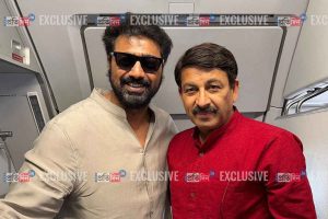 আকাশপথে হঠাৎ দেখা, বিজেপি সাংসদ মনোজ তিওয়ারির সঙ্গে কী কথা হল দেবের?