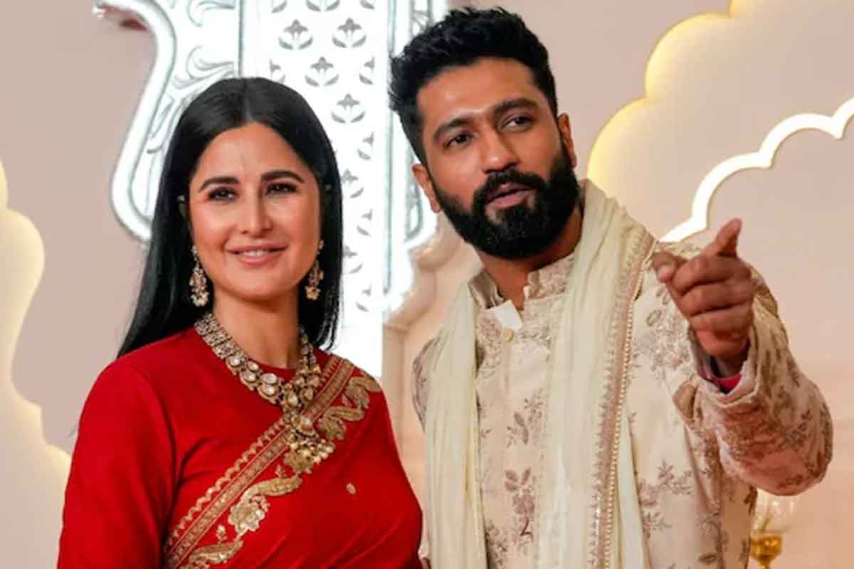 ক্যাটরিনার কোলে একরত্তি, ছবি পোস্টে রহস্য ফাঁস করলেন ভিকি!