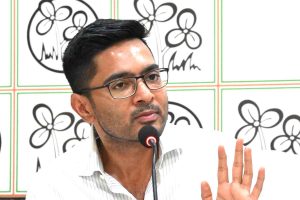 ‘শান্তিনিকেতনে’ বেআইনি নির্মাণ! সাংবাদিকদের প্রশ্নের মুখে মেজাজ হারিয়ে কী বললেন অভিষেক?
