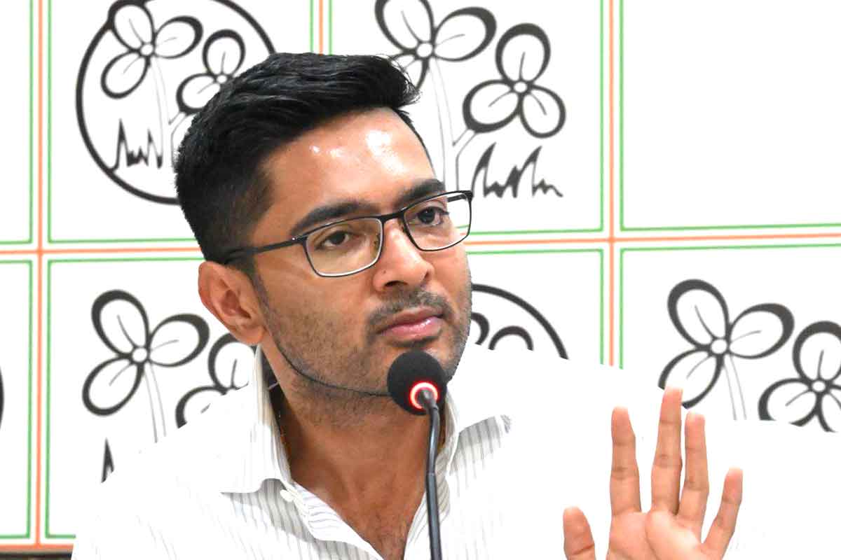 ‘শান্তিনিকেতনে’ বেআইনি নির্মাণ! সাংবাদিকদের প্রশ্নের মুখে মেজাজ হারিয়ে কী বললেন অভিষেক?