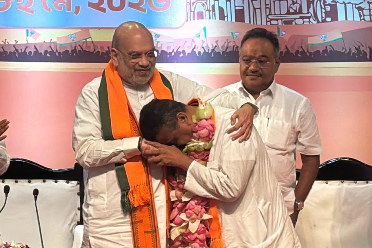 ‘সব ঘুসপেটিয়াকে খুঁজে খুঁজে তাড়াব’, শুভেন্দুকে মুখ্যমন্ত্রী ঘোষণা করে দেশরক্ষার বার্তা শাহের